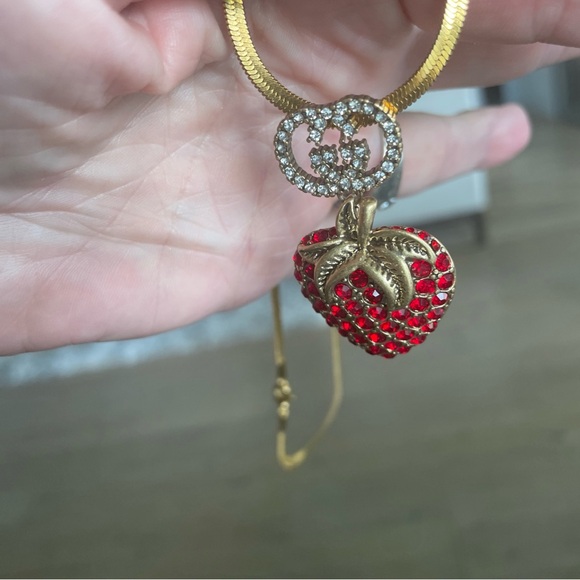 Gucci authentic rare vintage strawberry with clear crystals Pendant. - Picture 1 of 5